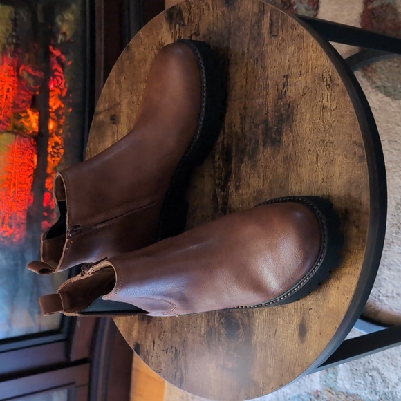 Zodiac Shoes - Zodiac Brown Leather Chelsea Ankle Boots Women’s 7.5 NWT Waterproof Lug Sole